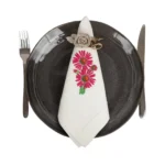 Serwetka lniana biała z haftem astry