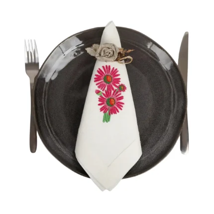 Serwetka lniana biała z haftem astry