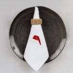 Lniana serwetka koktajlowa 40x40cm świąteczna - z haftem czapka Mikołaja