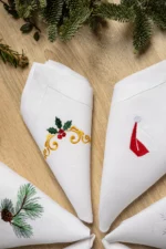 Lniana serweta - śnieżnobiała z haftem sosna