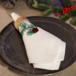 Lniana serweta - śnieżnobiała z haftem sosna