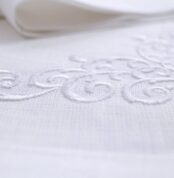 Bieżnik lniany + 4 serwetki z haftem - biały ornament