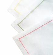 Lniana serweta - w kolorze białym z listwą i kolorową wypustką