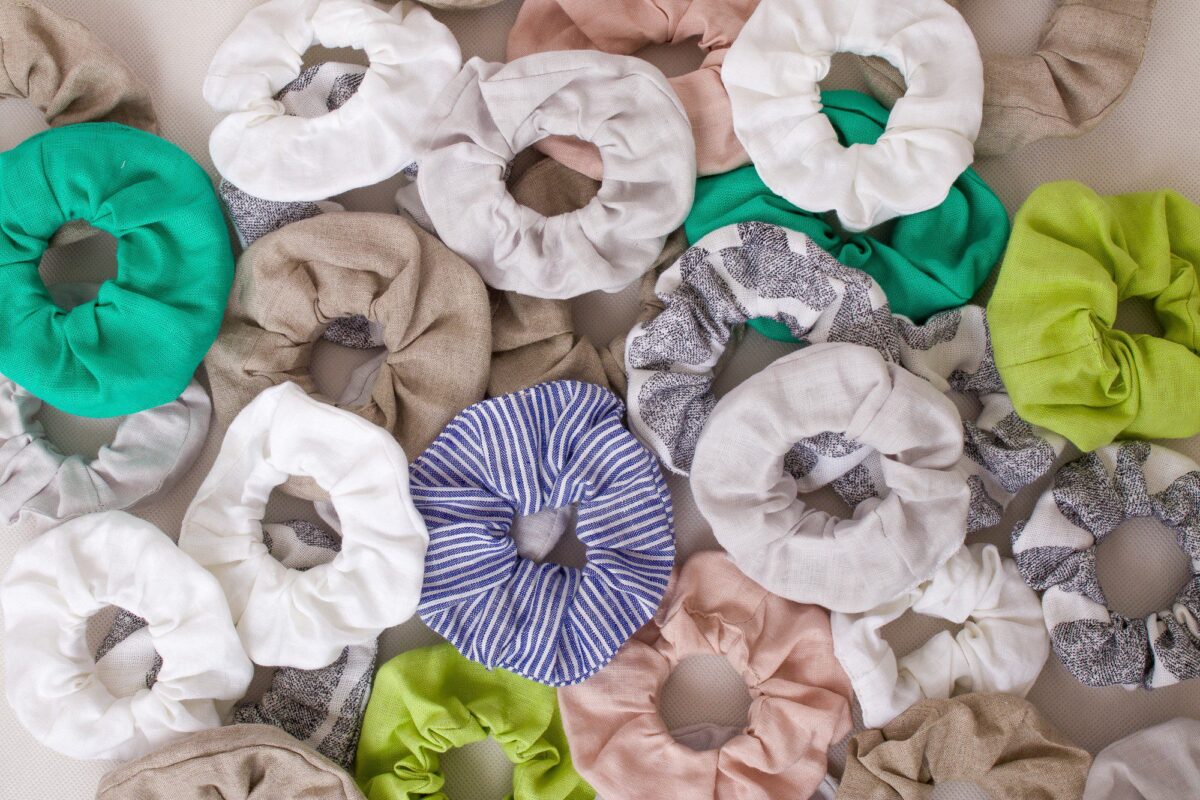 Zestaw 4 lnianych, losowych scrunchie, gumka, frotka do włosów