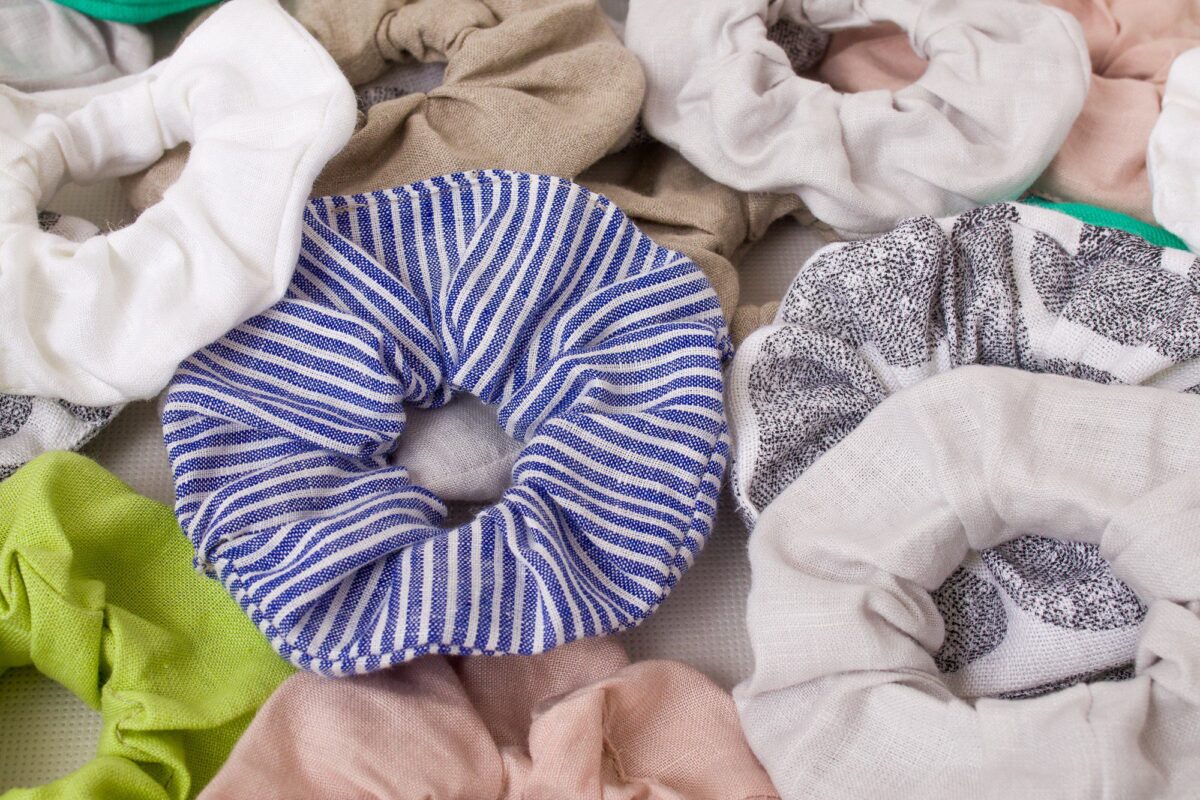 Zestaw 4 lnianych, losowych scrunchie, gumka, frotka do włosów