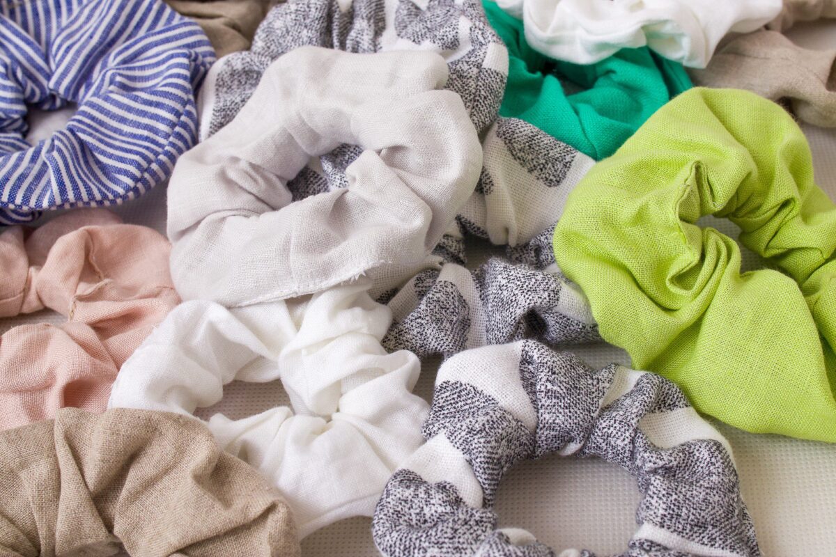 Zestaw 4 lnianych, losowych scrunchie, gumka, frotka do włosów