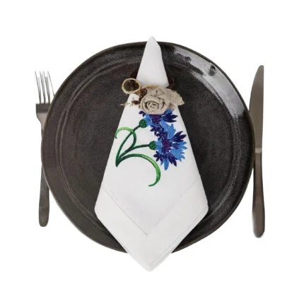 Lniana serweta z haftem chabry