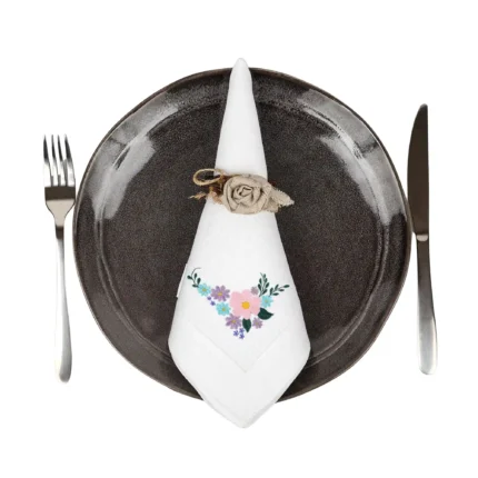 Serweta lniana biała z haftem kwiaty polne